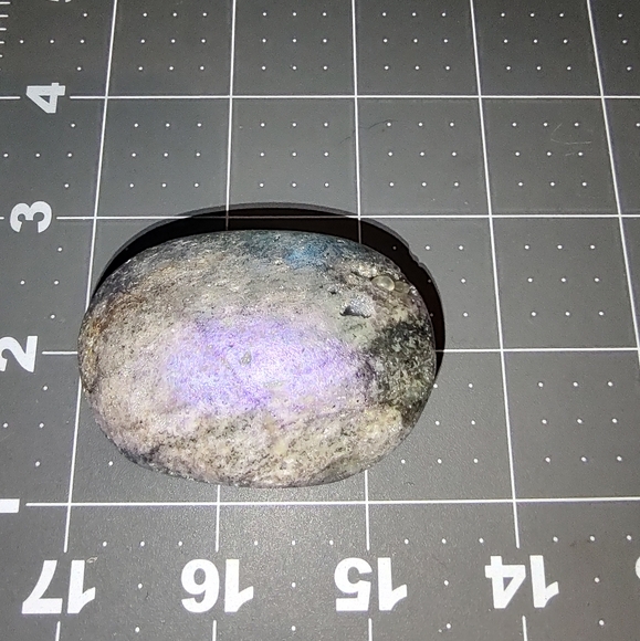 Labradorite Polished Palm Stone, Rare Shades - Picture 3 of 3